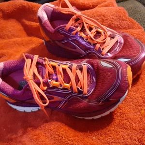Brooks Ghost running tennis shoes